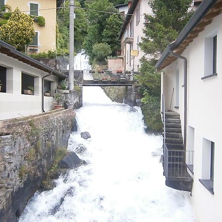 Casa In Riva Al Lago Varenna Exteriör bild